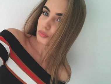 Η κόρη του Ζ.Ζάεφ κάνει διακοπές στη Χαλκιδική (φωτό)